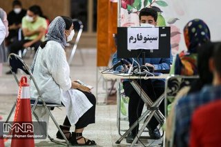 ضرورت واکسینه شدن خانواده‌های کادر بهداشت و درمان طی دو هفته آینده