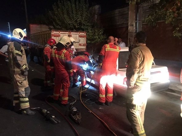 مرگ راننده پراید در خودروی متلاشی‌شده+ تصاویر