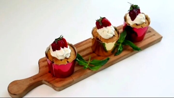 طرز تهیه کاپ کیک توت فرنگی + فیلم