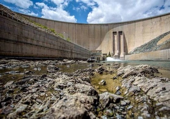 ذخیره سد زاینده‌رود بحرانی‌تر از همیشه/ آژیر قرمز بحران آب در اصفهان به صدا در آمد