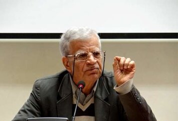 اکبر منانی: عاشق تلویزیونم/هیچ وقت دنبال پول نبودم
