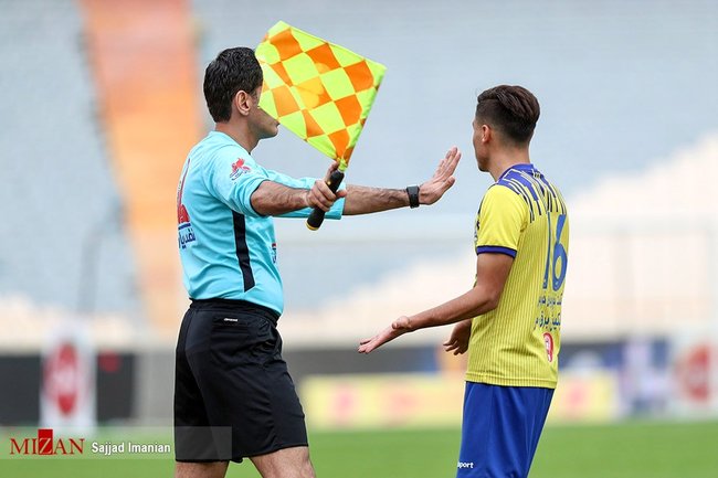 داوران فوتبال چقدر دستمزد می‌گیرند؟/ تفاوت چشم‌گیر دستمزد داوران و کمک داوران لیگ برتری