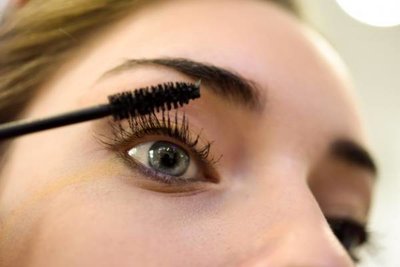 طرز ساخت ریمل طبیعی برای تقویت و پرپشت شدن مژه