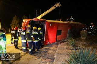 ۹ مصدوم در واژگونی اتوبوس محور شیراز -اصفهان
