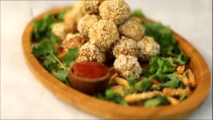 طرز تهیه توپک مرغ کنجدی + فیلم