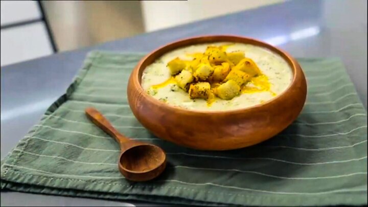 طرز تهیه سوپ کلم بروکلی و پنیر چدار + فیلم