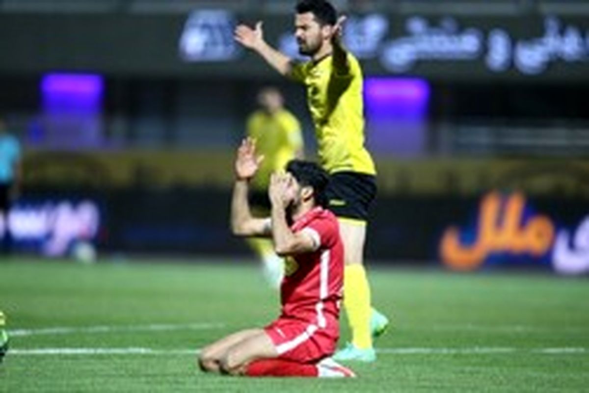 سپاهان قهرمانی را از پرسپولیس گرفت/ باخت سرخها با اشتباه عجیب لک