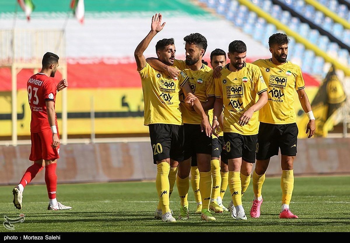 مهاجمی که سرانجام مورایس را روسفید کرد پرواز عیسی با بالهای سپاهان