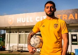 عکس | خروج لژیونر استقلالی از لیست هال