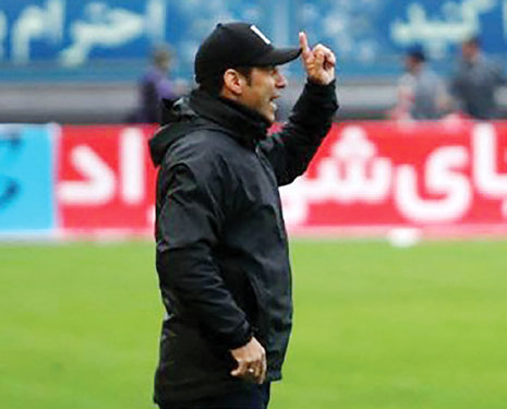 تارتار و دیگر دوستان در صف انتظار