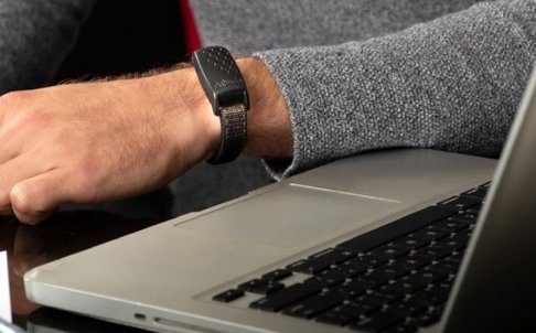 نمی توانید احساستان را از این دستبند پنهان کنید!