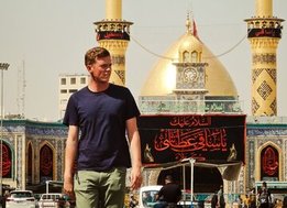ببینید/ولاگر آمریکایی: این حجم از انسانیت در اربعین، مو را به تن آدم سیخ میکند!