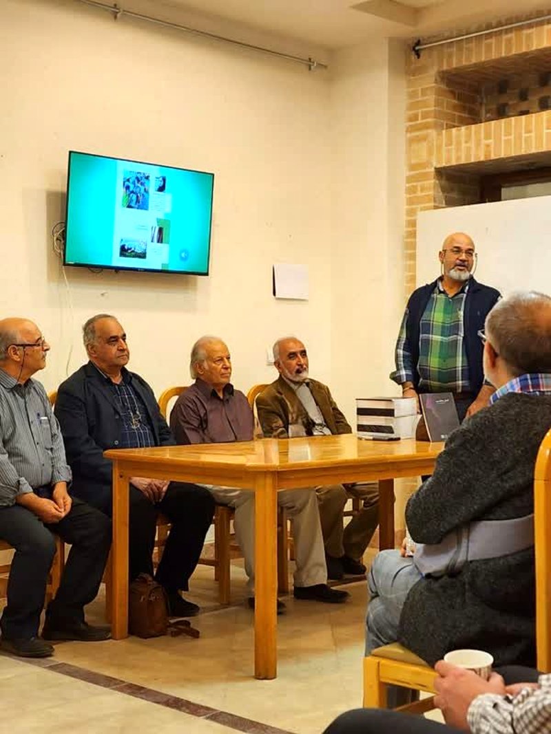 رو نمایی از کتاب «انسان معاصر»/ ماحصل جمعی هنرمندان تجسمی اصفهان به بار نشست