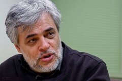 کنایه معنادار مهاجری به صدا و سیما؛ آن گوشی لعنتی که توی گوشش فرو کرده‌اند،به اتاق فرماندهی وصل است/ چرا پیمان جبلی خودش مجری شبکه افق نمی‌شود؟