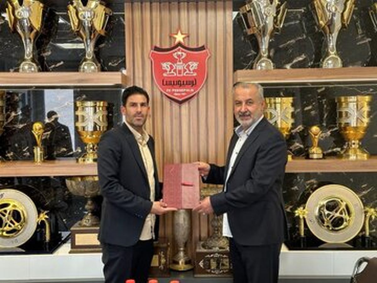 عکس| واکنش بادامکی به کنفرانس جنجالی فکری