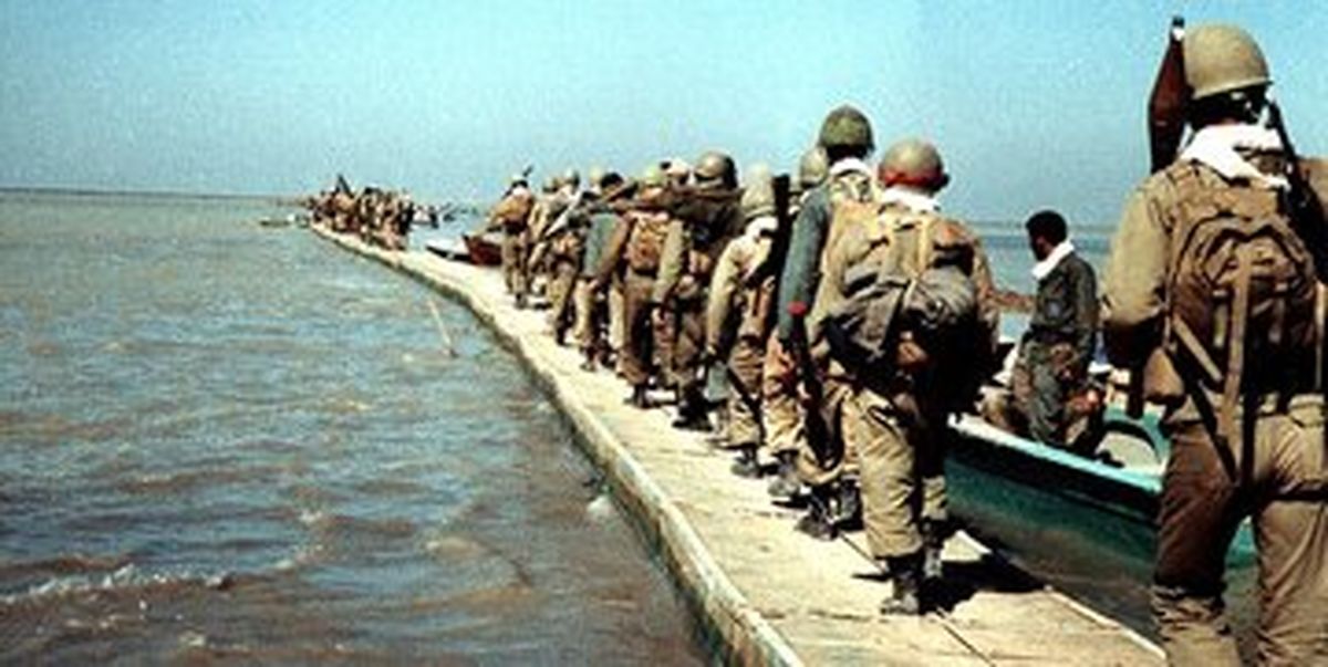پیرمردی که دستش در اروندرود جا ماند +عکس