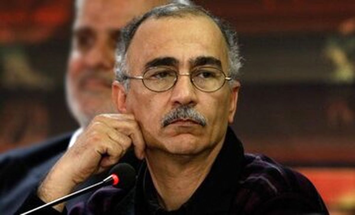 پرویز شیخ طادی با کراوات به افتتاحیه جشنواره فیلم فجر رفت