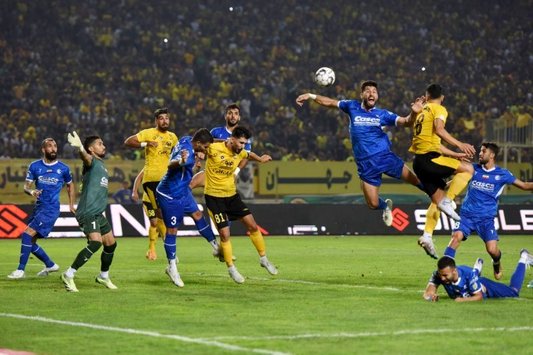 طوفان زرد در آزادی به دنبال خوشبختی