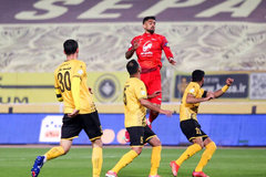 عکس| بازی تراکتور را از شبکه 3 پخش کنید