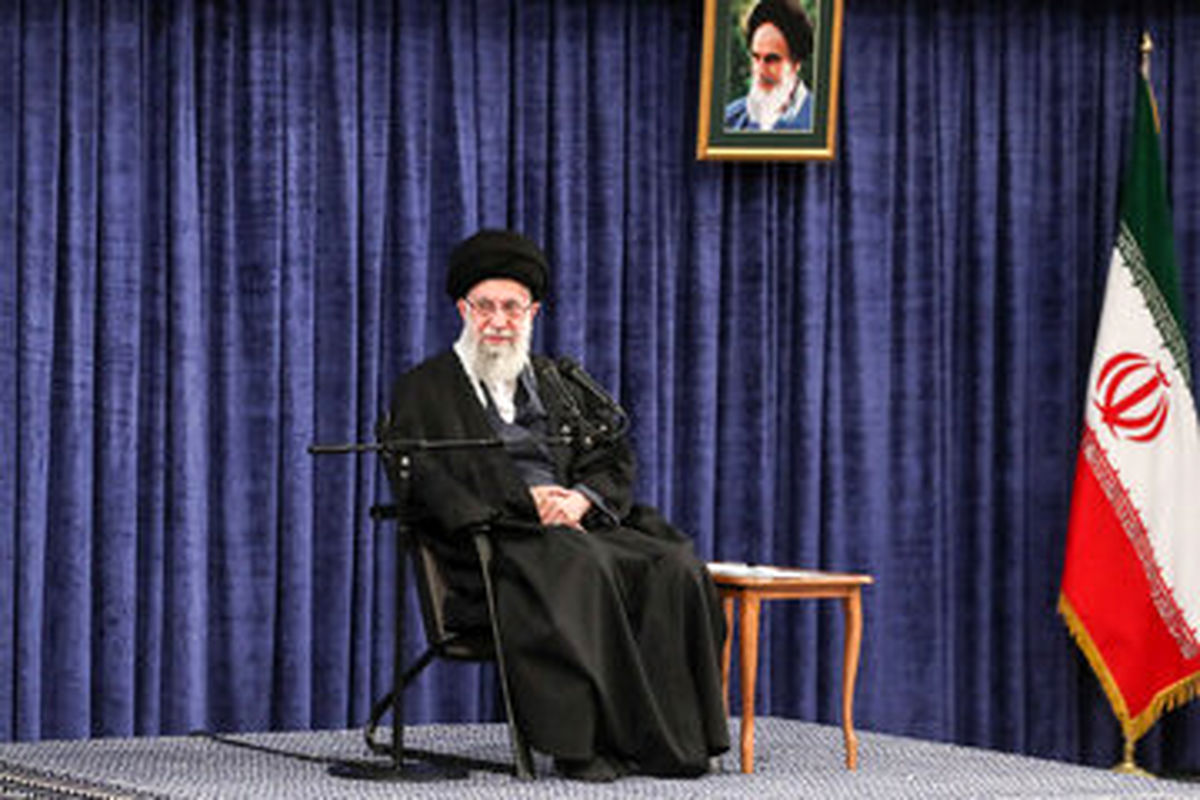 عکسی متفاوت از باهنر و میرسلیم در حاشیه دیدار مسئولان با رهبری