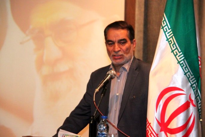 معنای اقتصاد مقاومتی دست به زانو گرفتن است