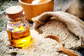 خواص روغن کنجد برای ابرو و مژه