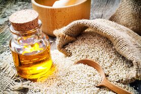خواص روغن کنجد برای ابرو و مژه