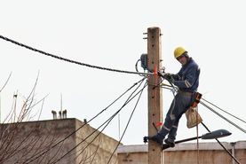  *سیم‌بانان؛ نگهبانان خاموش روشنایی*