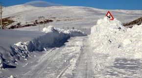کولاک راه گردنه «شاه‌ولایت» را بست؛ دمای چادگان به منفی ۱۶ درجه رسید