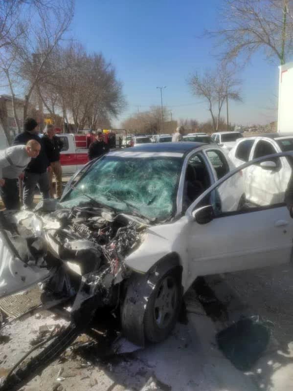 مصدومیت راننده 207 در تصادف خیابان امام رضا 