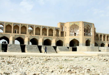 شکسته‌شدن سد آلودگی شدید در اصفهان! سامانه ناپایدار جوی، هوا را نجات داد