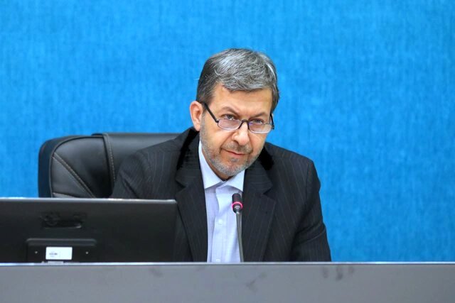  عدالت باید از پشت میزها به متن زندگی مردم بیاید