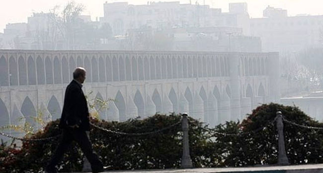 اصفهان در وضعیت بنفش؛ شاخص آلودگی از مرز ۲۰۰ گذشت / تداوم آموزش حضوری در روز بحرانی