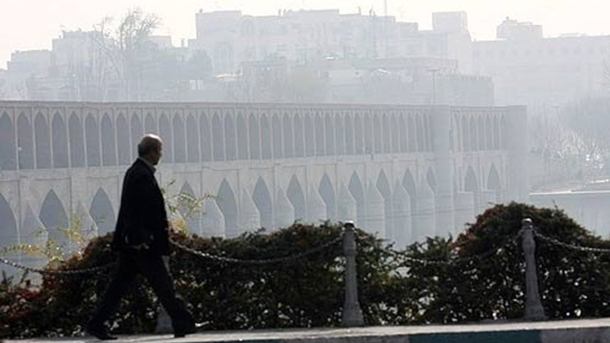 نفس اصفهان به شماره افتاد؛ اعلام وضعیت قرمز و شرایط خطرناک برای عموم در نصف‌جهان