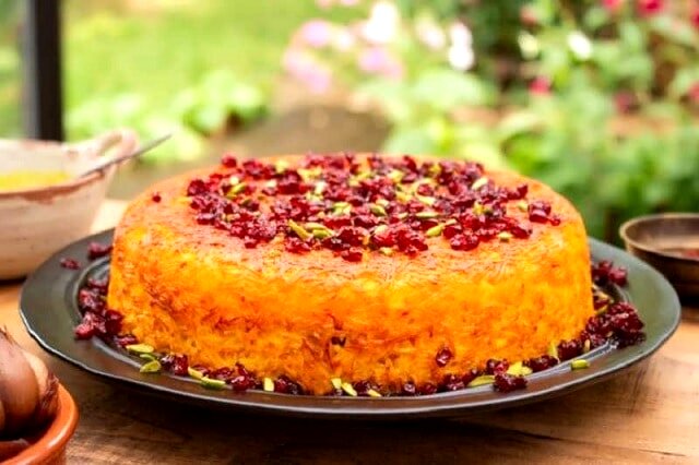 طرز تهیه ته‌چین گوجه فرنگی | دستور مجلسی با مرغ و قارچ + فوت و فن خوشمزه‌تر شدن
