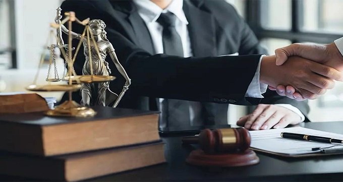 حل سریع مشکلات حقوقی با کمک وکلای حرفه‌ای و مجرب اصفهان