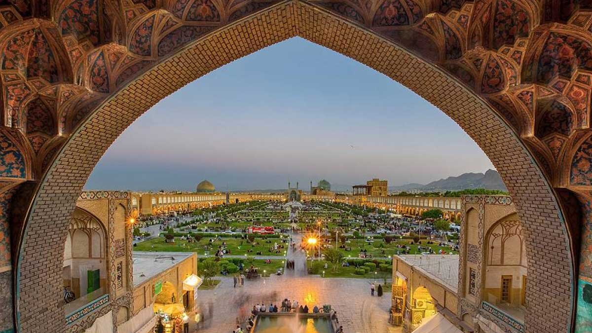 گردشگری نوروزی نصف جهان در جنگ نیز ادامه داشت