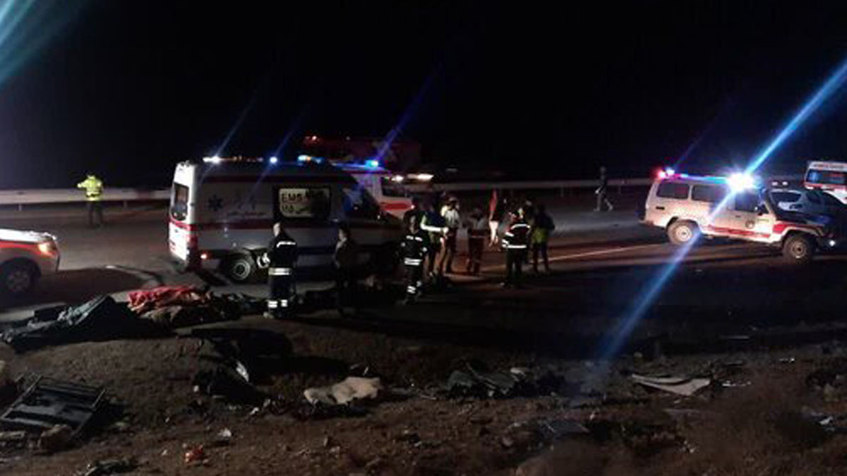 جزئیات کامل و فنی از واژگونی مرگبار اتوبوس در آزادراه اصفهان - نطنز؛ برخورد با تاکسی پس از انحراف از مسیر