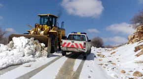 نجات شبانه مسافران در گردنه‌های کاشان و انسداد شریان‌های اصلی غرب اصفهان
