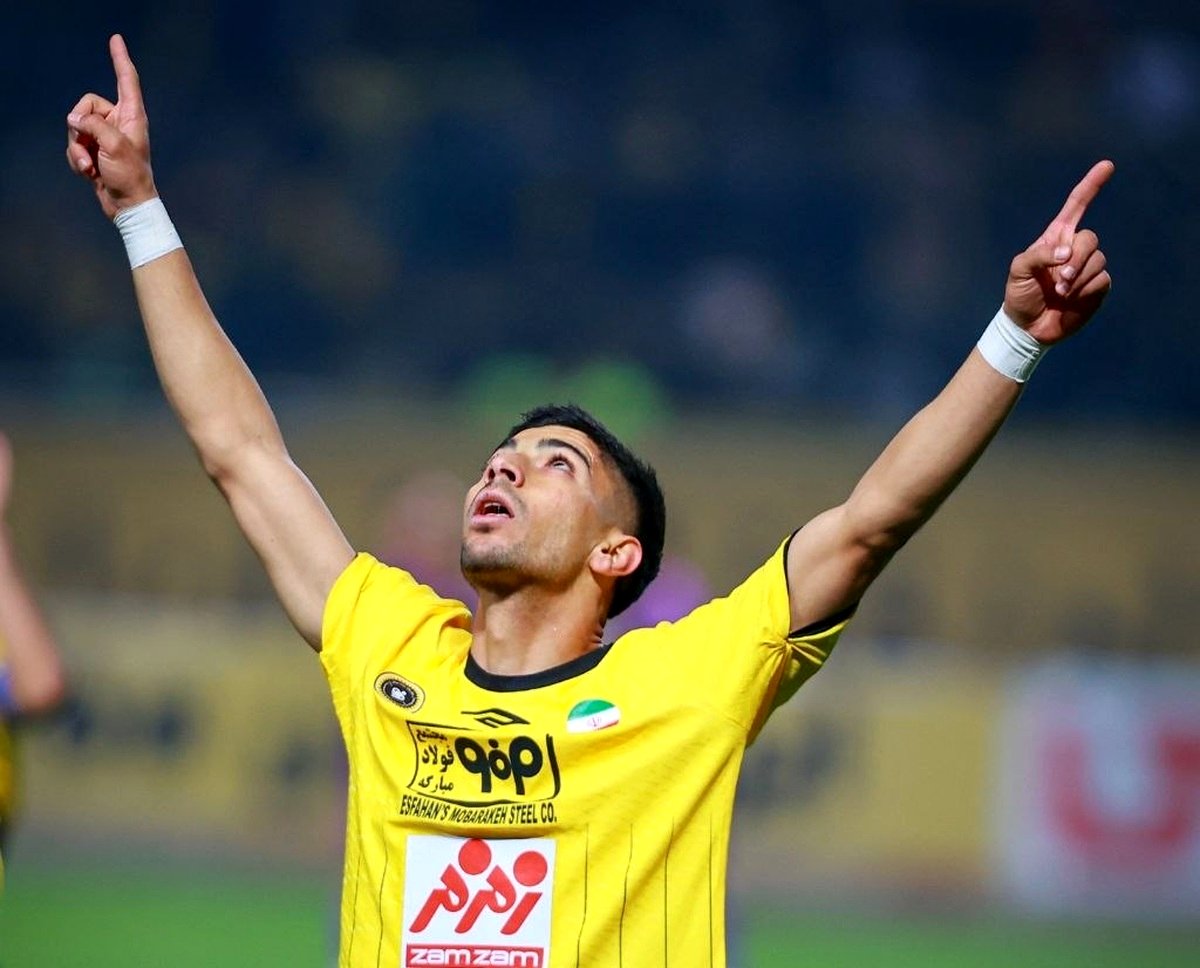 لیموچی با پیراهن سپاهان یکه تازی می کند