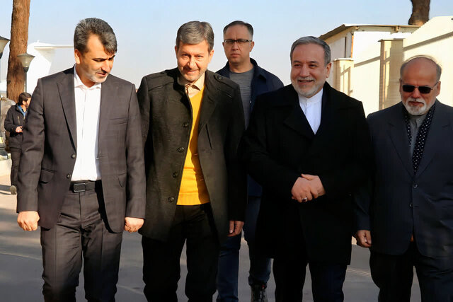 دیپلماسی اقتصادی در میدان اصفهان؛ از رونمایی «گذر تجار» تا رایزنی‌های امنیتی و سبز عراقچی