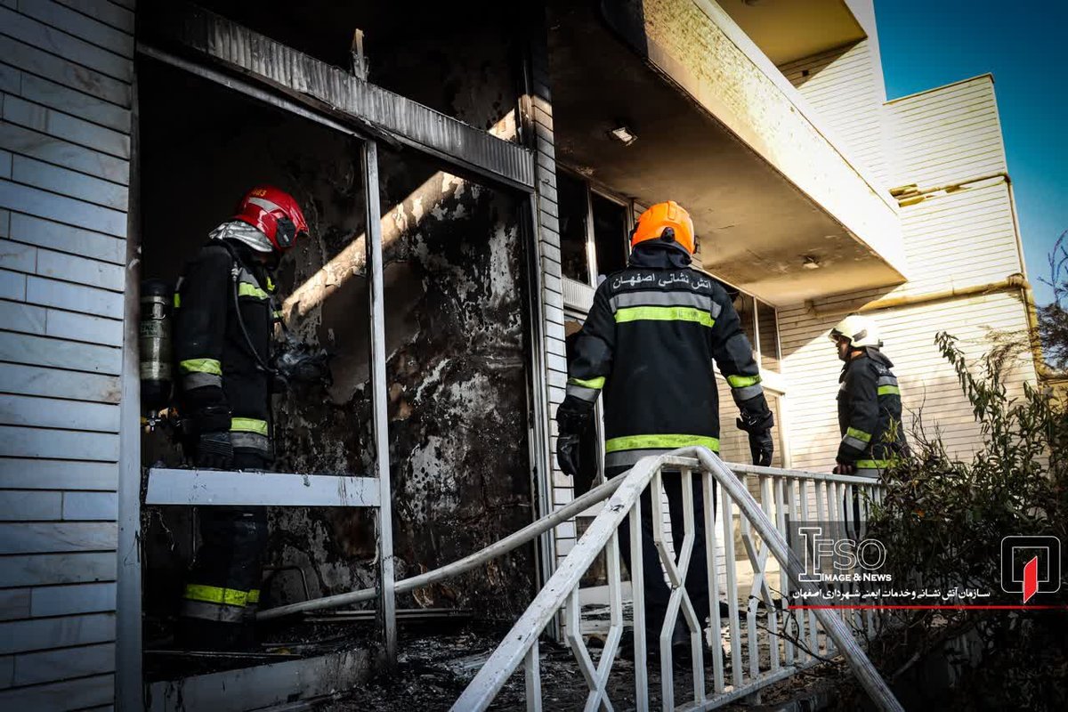 منزل مسکونی در خیابان احمد آباد دچار آتش‌سوزی شد