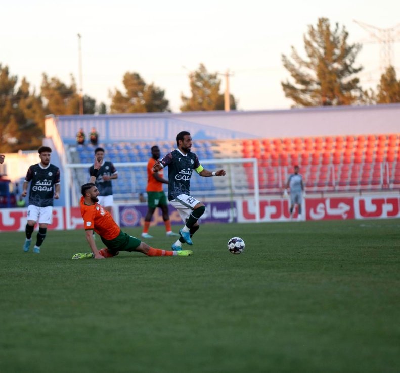 آذرباد برای ذوب آهن خوش می درخشد