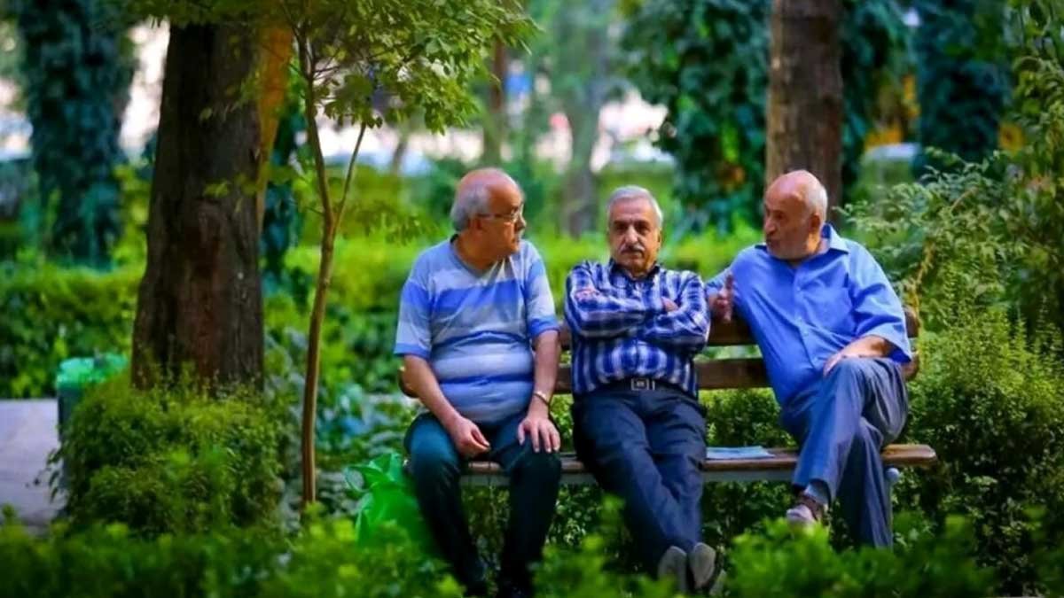 واریز همزمان عیدی و حقوق؛ عیدی ۱۰ میلیون تومانی بازنشستگان کشوری در راه است