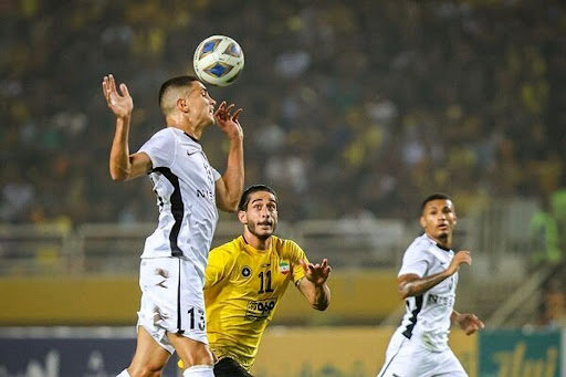 از زمین و زمان برای سپاهان می بارد 