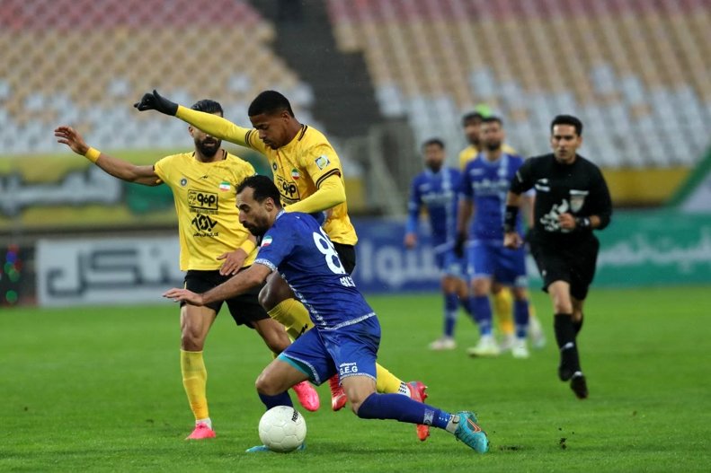 توپخانه سپاهان آماده شلیک به قلعه گل گهر