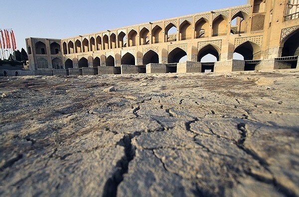 زاینده‌رود خاموش شد غول فرونشست بیدار!